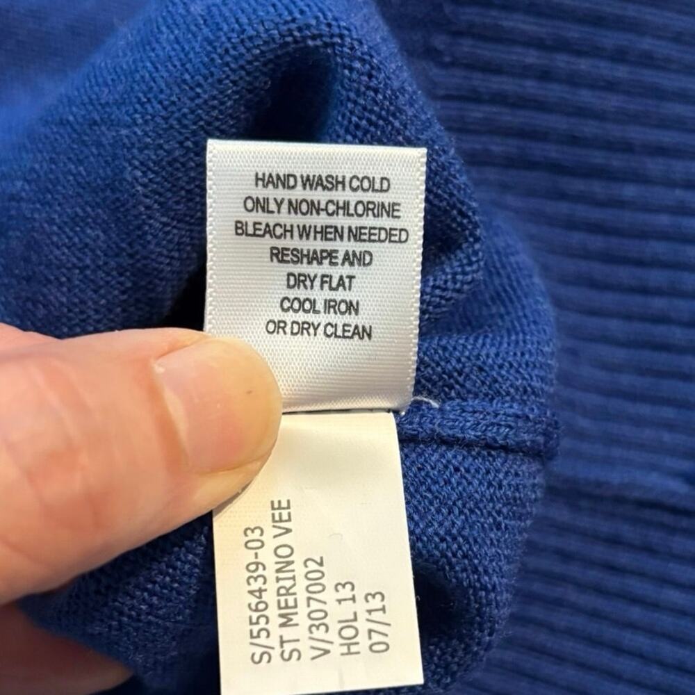 Banana Republic Men’s Size M Sweater V Neck 100% Extra Fine Merino Wool - Picture 5 of 5